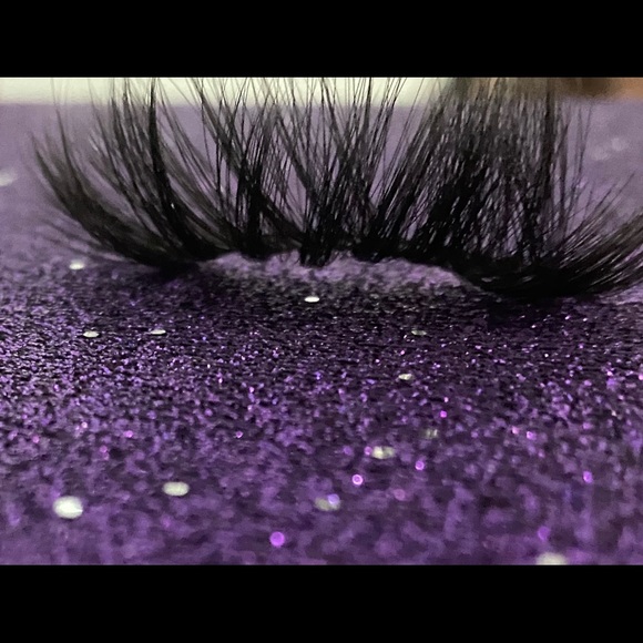 Lashes - Picture 2 of 2